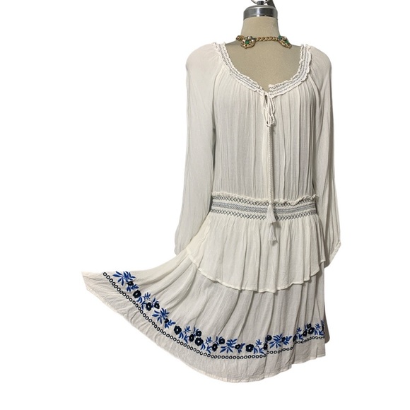 - *NEW* HYPE Gorgeous Summer Embroidery Dress Size M - Picture 6 of 15